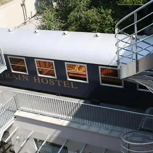  Hostel Train